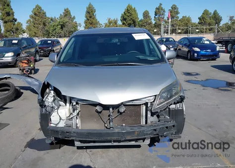 2017 Toyota Sienna Xle 8 Passenger z USA, uszkodzony, nr VIN 5TDYZ3DC3HS797383